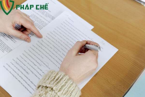 Quyết định giải thể văn phòng đại diện: Quy trình, hồ sơ và lưu ý 6 Những rủi ro pháp lý khi tự soạn và nộp quyết định giải thể